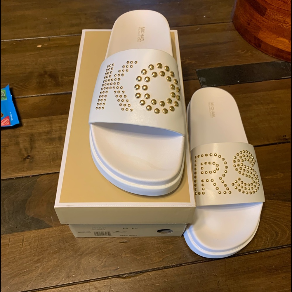 MK slides size 11